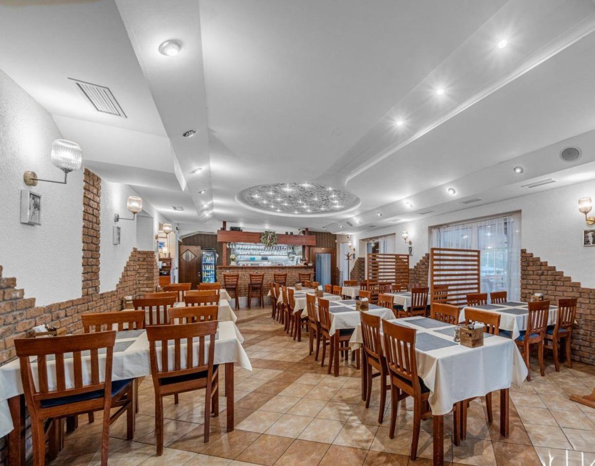 Raketa Residence, Restaurant & Hotel Prievidza Eksteriør billede